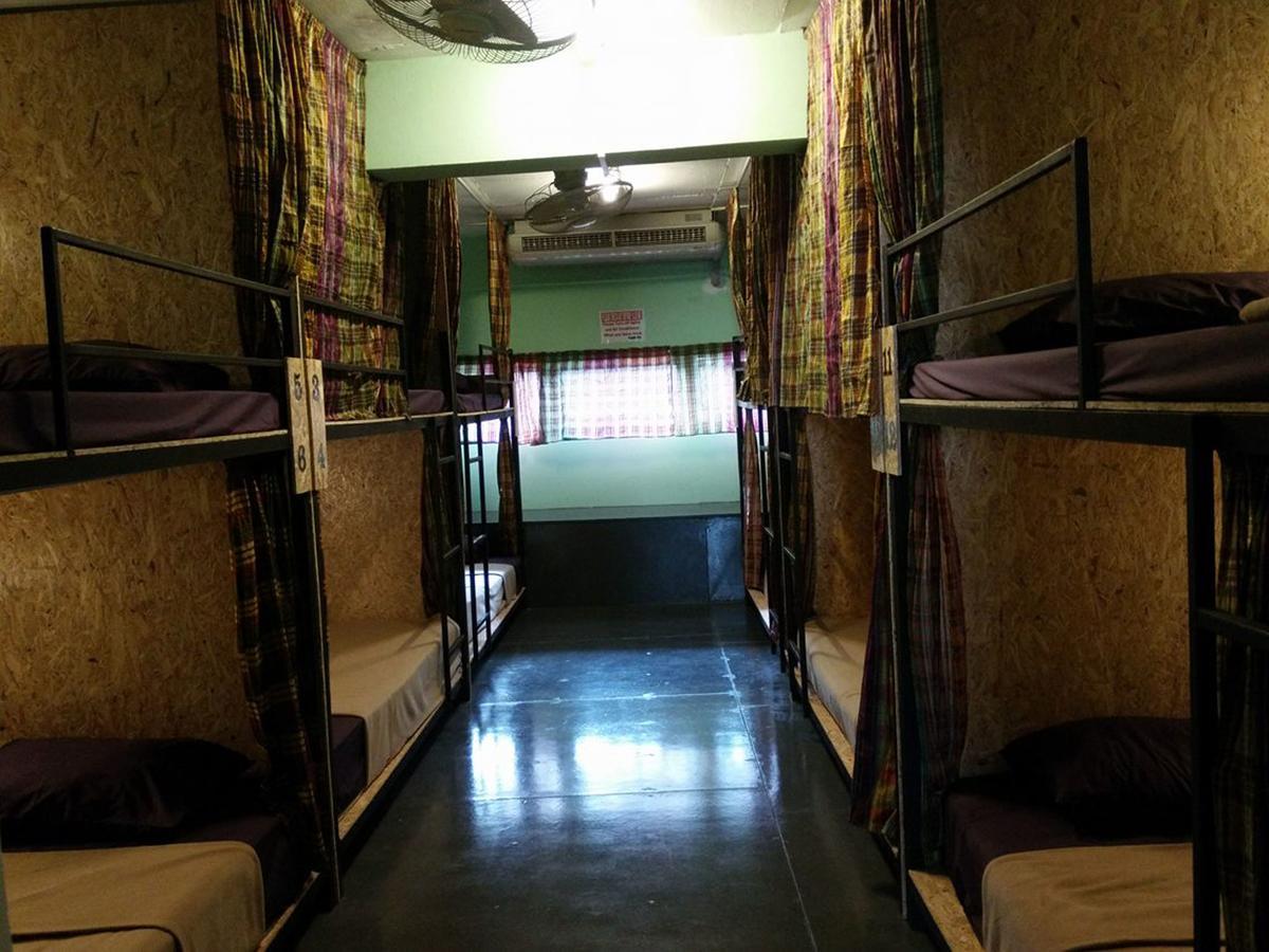 J Giant Hostel Chiang Mai Exterior photo