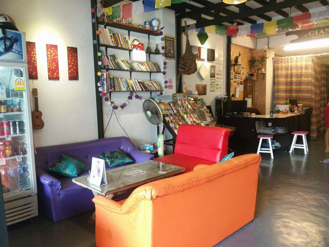J Giant Hostel Chiang Mai Exterior photo