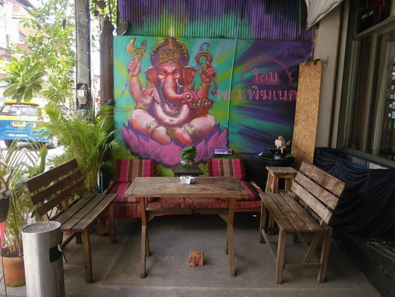 J Giant Hostel Chiang Mai Exterior photo