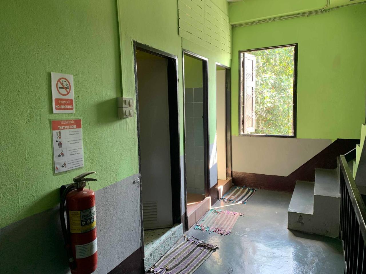 J Giant Hostel Chiang Mai Exterior photo