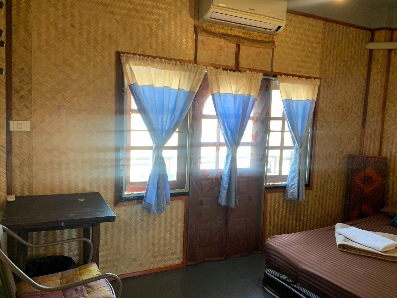 J Giant Hostel Chiang Mai Exterior photo