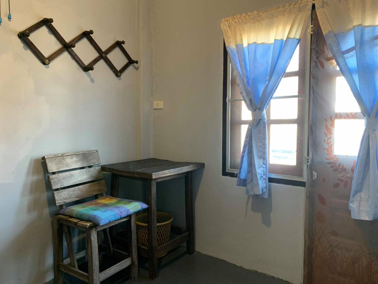 J Giant Hostel Chiang Mai Exterior photo